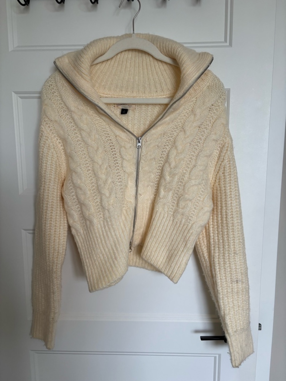Cream Cable-Knit Zip-Front Women's Sweater